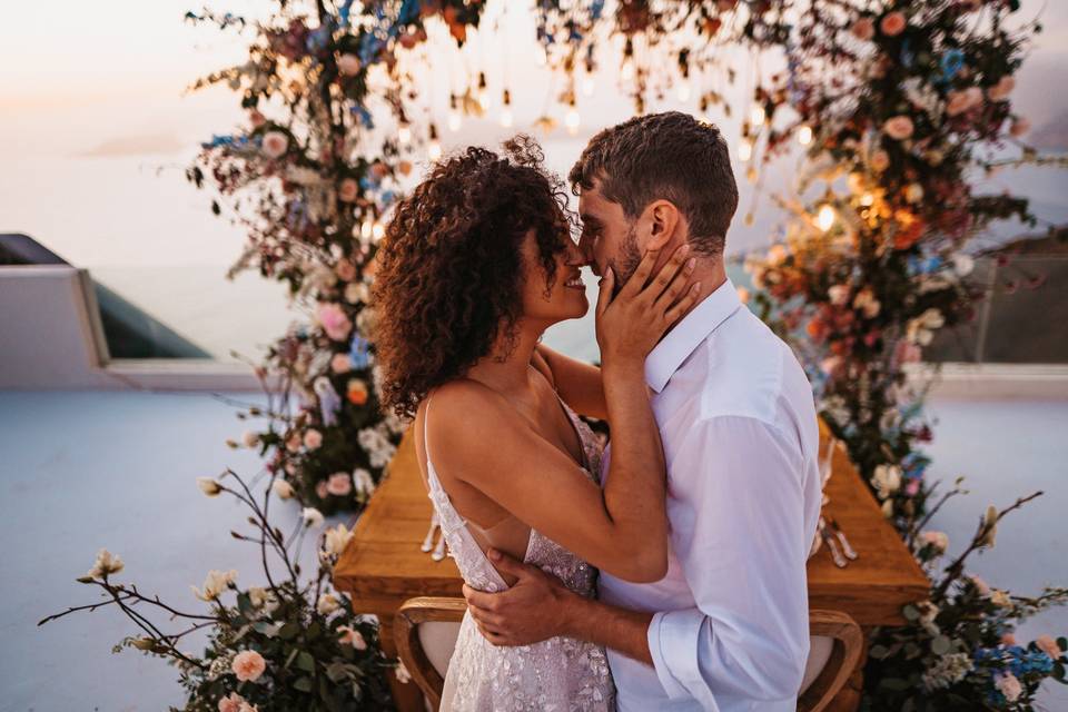 newlywed couple kissing at their santorini wedding