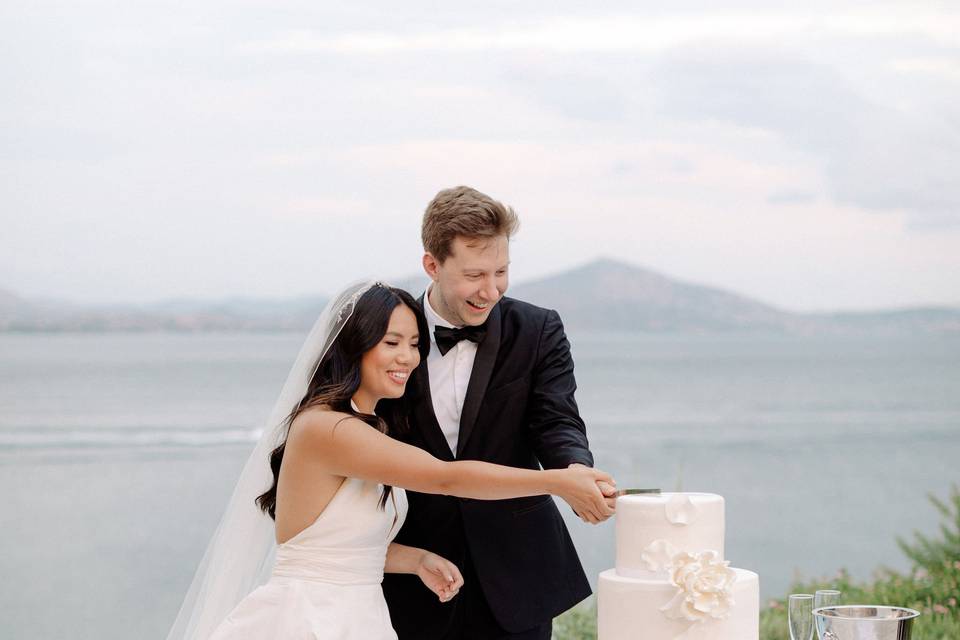 santorini destination wedding cutting cake