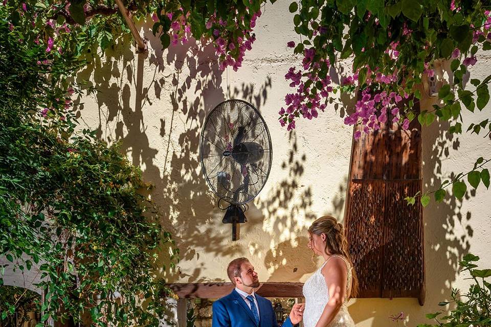 a man proposing to a woman in greece