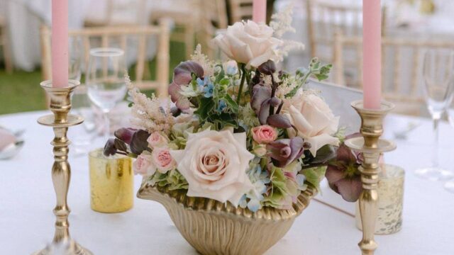 wedding table flower arrangement