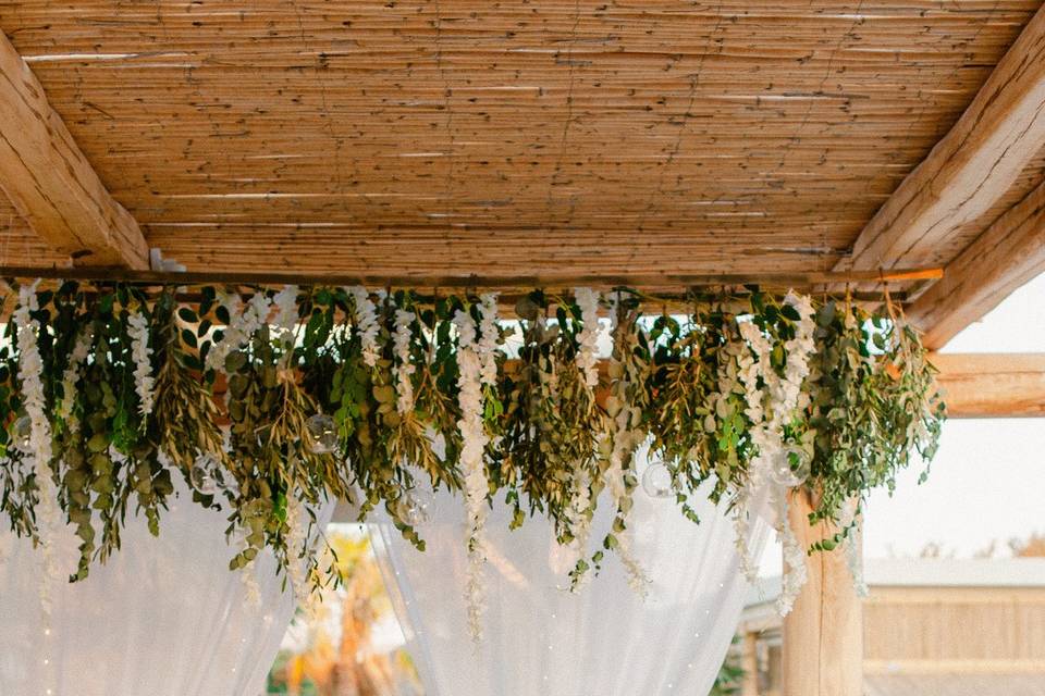 flower decorations at a greek wedding