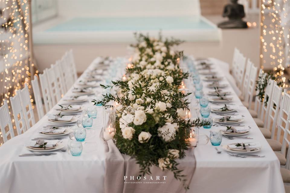 wedding table at a santorini wedding