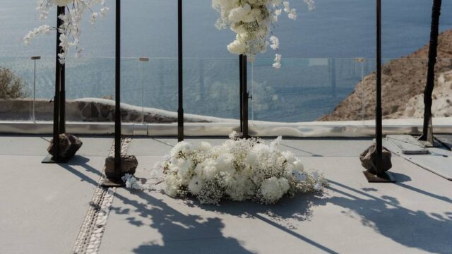 white flowers at a santorini wedding
