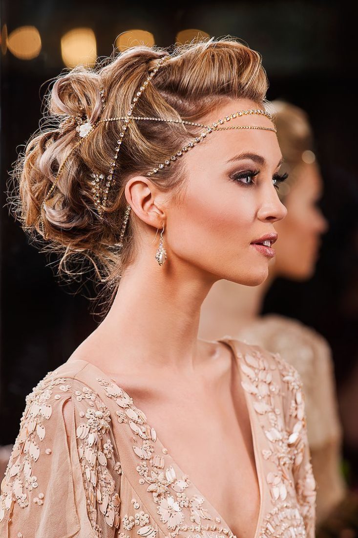 greek inspired bride with jewelry