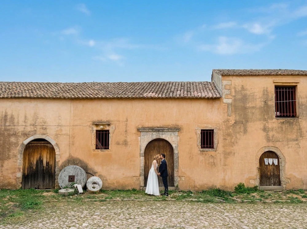 wedding couple kissing in the courtyard in chania crete